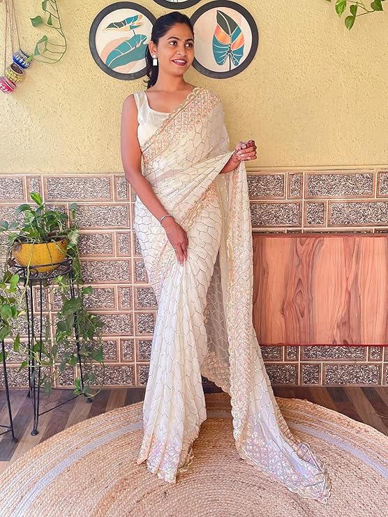 AKHILAM Women's Silk Blend Woven Design Celebrity Saree With Blouse Piece